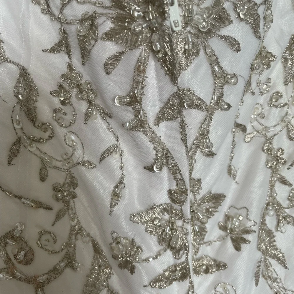 Mori Lee Wedding dress. Color white. Size 16. - Picture 6 of 11